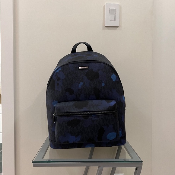 Michael Kors backpack - Picture 2 of 6